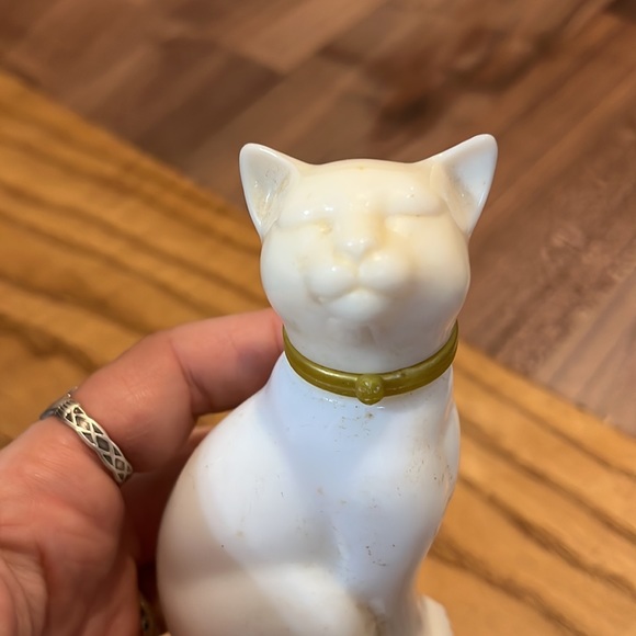 Vintage 1970's Avon White Cat Glass Perfume Bottle - Picture 3 of 4